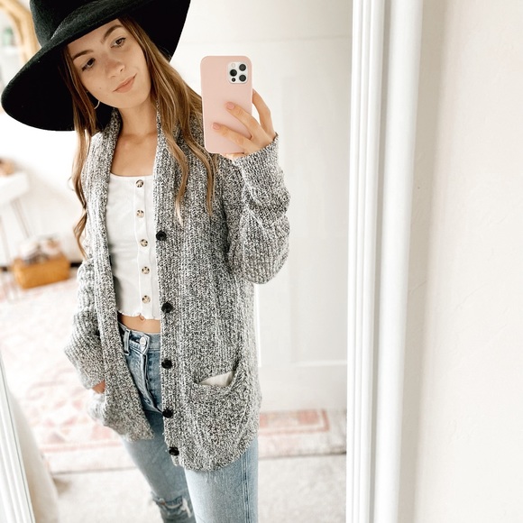 COPY - Abercrombie & Fitch Knit Cardigan - Picture 4 of 13